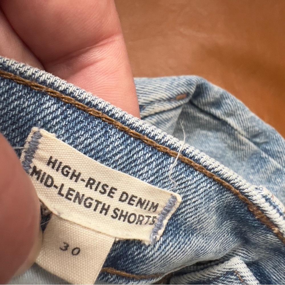 Madewell Women’s Sz 30 High Rise Mid Length Light Blue Denim Shorts Frayed - Picture 5 of 9